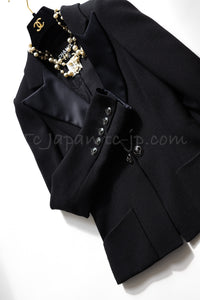 CHANEL 09C Black Wool Silk Collar Jacket Heart CC Logo Button 34 シャネル ブラック ハート ココボタン ウール シルク襟 ジャケット 即発