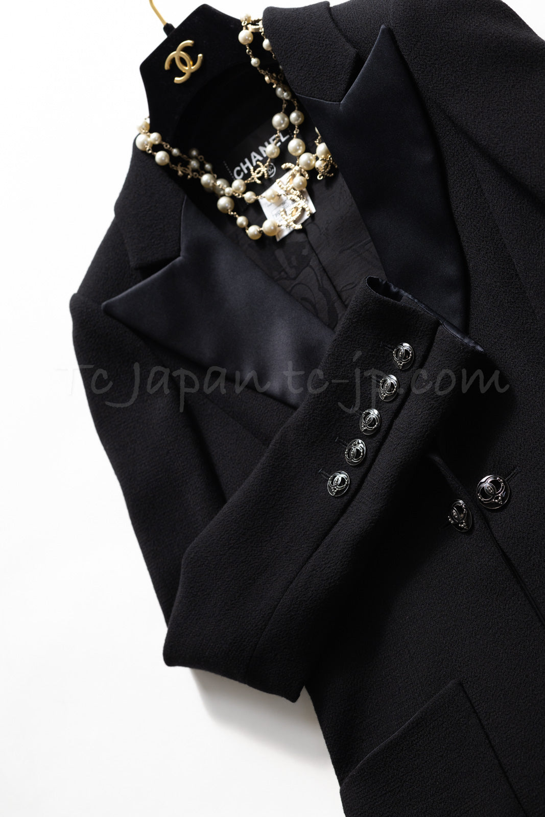 CHANEL 09C Black Wool Silk Collar Jacket Heart CC Logo Button 34 シャネル ブラック ハート ココボタン ウール シルク襟 ジャケット 即発