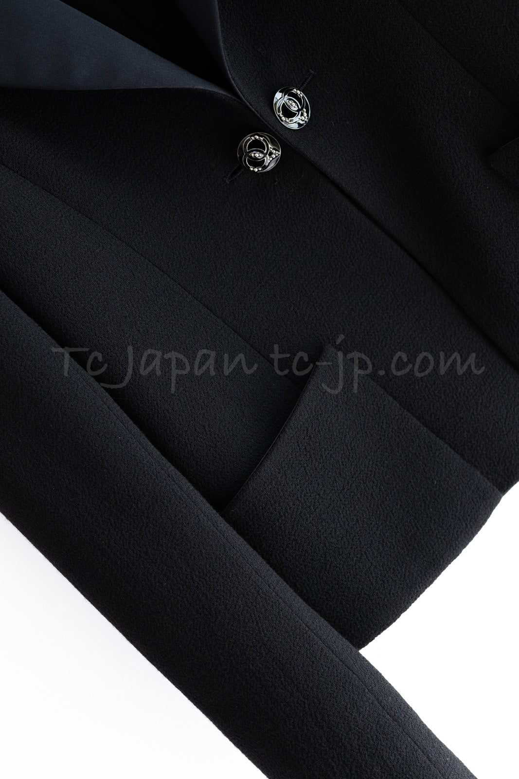 CHANEL 09C Black Wool Silk Collar Jacket Heart CC Logo Button 34 シャネル ブラック ハート ココボタン ウール シルク襟 ジャケット 即発