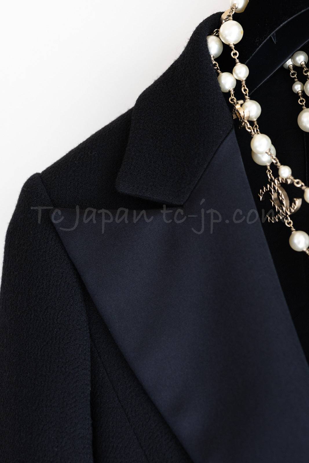 CHANEL 09C Black Wool Silk Collar Jacket Heart CC Logo Button 34 シャネル ブラック ハート ココボタン ウール シルク襟 ジャケット 即発