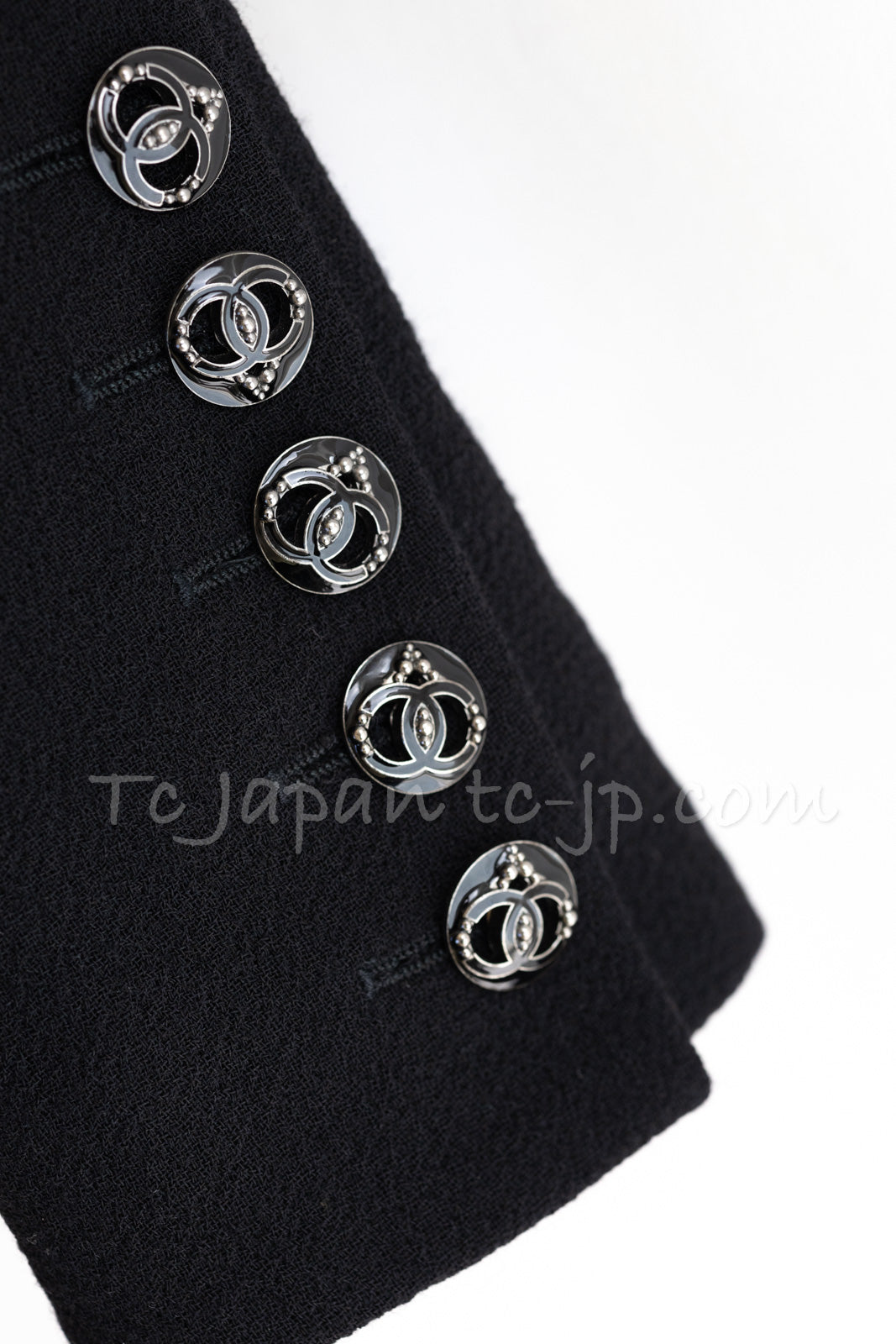 CHANEL 09C Black Wool Silk Collar Jacket Heart CC Logo Button 34 シャネル ブラック ハート ココボタン ウール シルク襟 ジャケット 即発