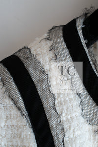 CHANEL 09S White Ivory Black Trim CC Button Jacket 40 シャネル ホワイト アイボリー ブラック トリム CC ココボタン ジャケット 即発
