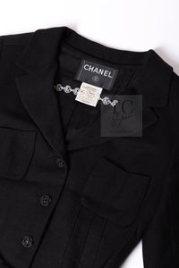 CHANEL 07C Black Wool Silk Ruffle Trim Jacket Skirt Suit 34 38 シャネル ブラック ウール シルク ラッフル トリム ジャケット スカート スーツ 即発