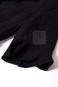 CHANEL 07C Black Wool Silk Ruffle Trim Jacket Skirt Suit 34 38 シャネル ブラック ウール シルク ラッフル トリム ジャケット スカート スーツ 即発