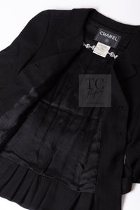 CHANEL 07C Black Wool Silk Ruffle Trim Jacket Skirt Suit 34 38 シャネル ブラック ウール シルク ラッフル トリム ジャケット スカート スーツ 即発