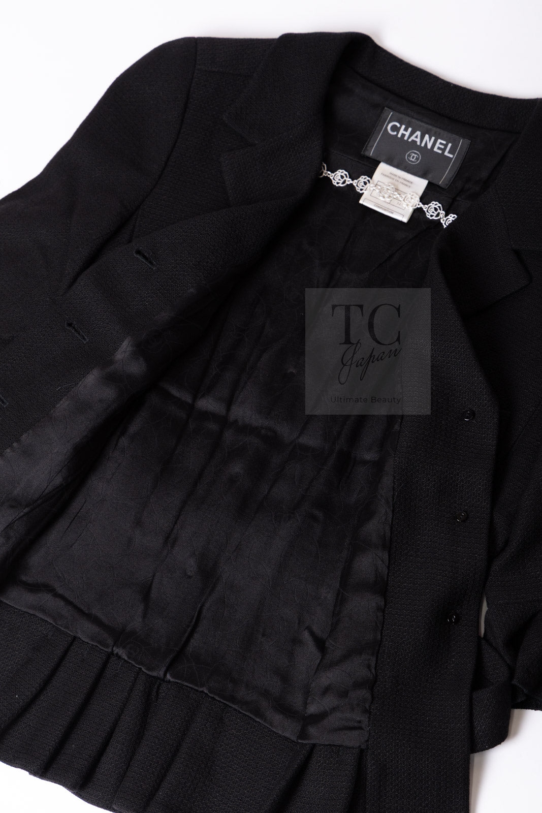 CHANEL 07C Black Wool Silk Ruffle Trim Jacket Skirt Suit 34 38 シャネル ブラック ウール シルク ラッフル トリム ジャケット スカート スーツ 即発