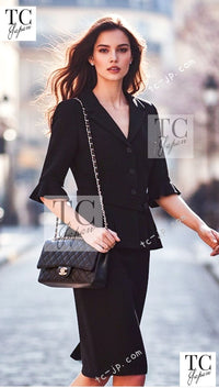 CHANEL 07C Black Wool Silk Ruffle Trim Jacket Skirt Suit 34 38 シャネル ブラック ウール シルク ラッフル トリム ジャケット スカート スーツ 即発 - TC JAPAN