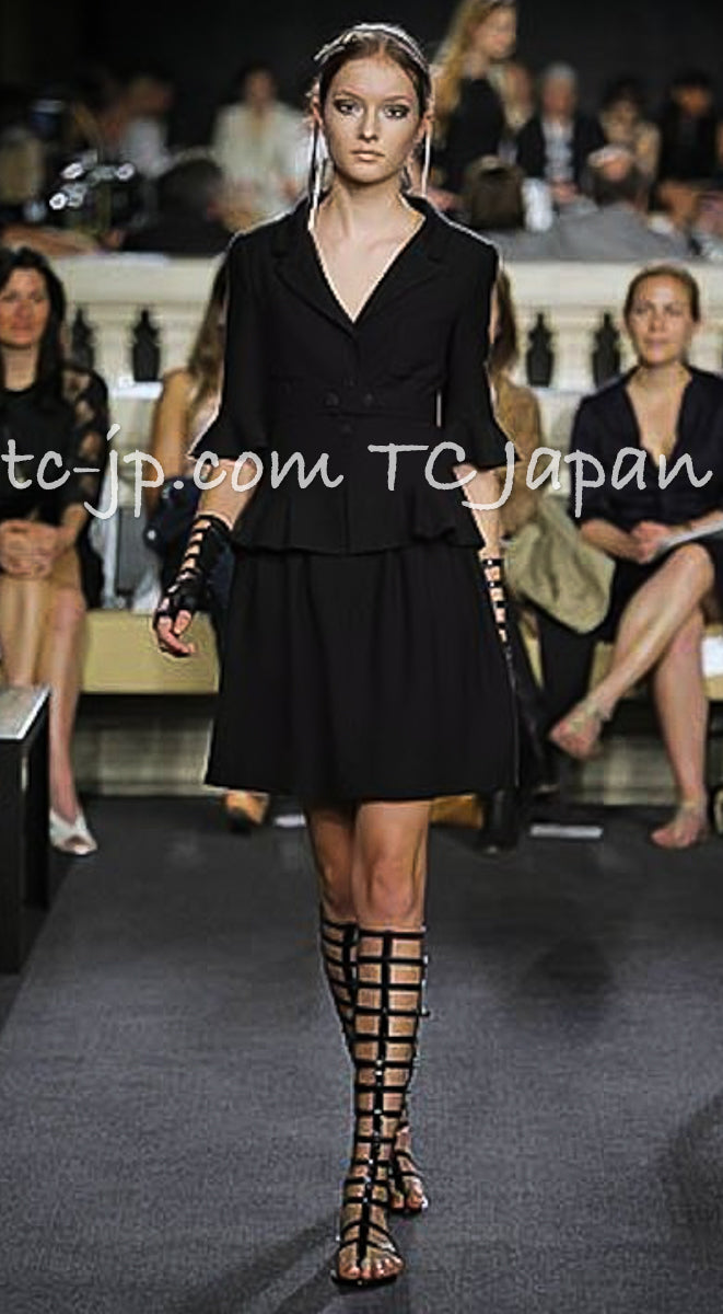 CHANEL 07C Black Wool Silk Ruffle Trim Jacket Skirt Suit 34 38 シャネル ブラック ウール シルク ラッフル トリム ジャケット スカート スーツ 即発 - TC JAPAN