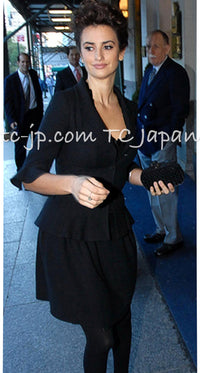 CHANEL 07C Black Wool Silk Ruffle Trim Jacket Skirt Suit 34 38 シャネル ブラック ウール シルク ラッフル トリム ジャケット スカート スーツ 即発 - TC JAPAN