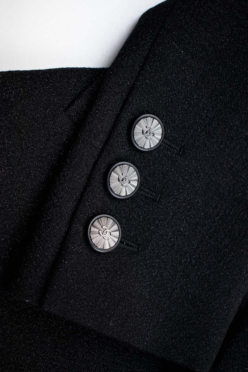 CHANEL 14B Black Metallic CC Buttons Wool Tweed Jacket 34 16