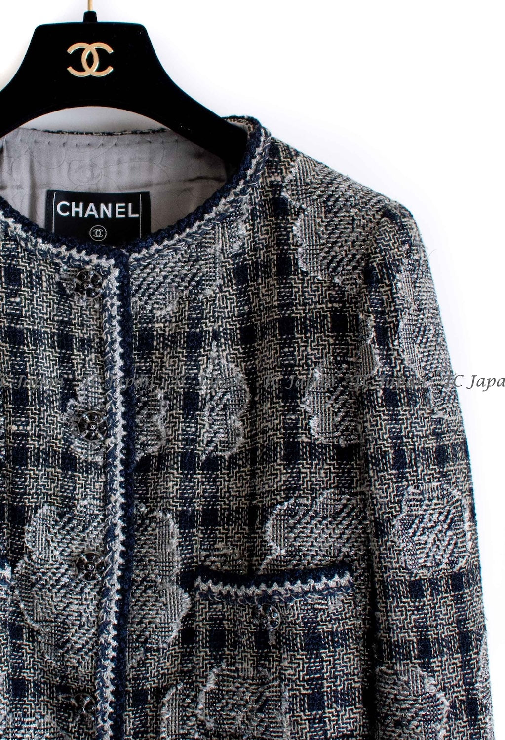 CHANEL 06PF Camellia Gray Navy Cotton Silk Gripoix Button Collarless Tweed Jacket 34 3