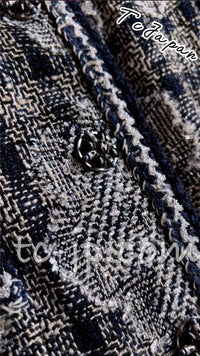 CHANEL 06PF Camellia Gray Navy Cotton Silk Gripoix Button Collarless Tweed Jacket 34 18