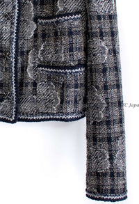 CHANEL 06PF Camellia Gray Navy Cotton Silk Gripoix Button Collarless Tweed Jacket 34 5