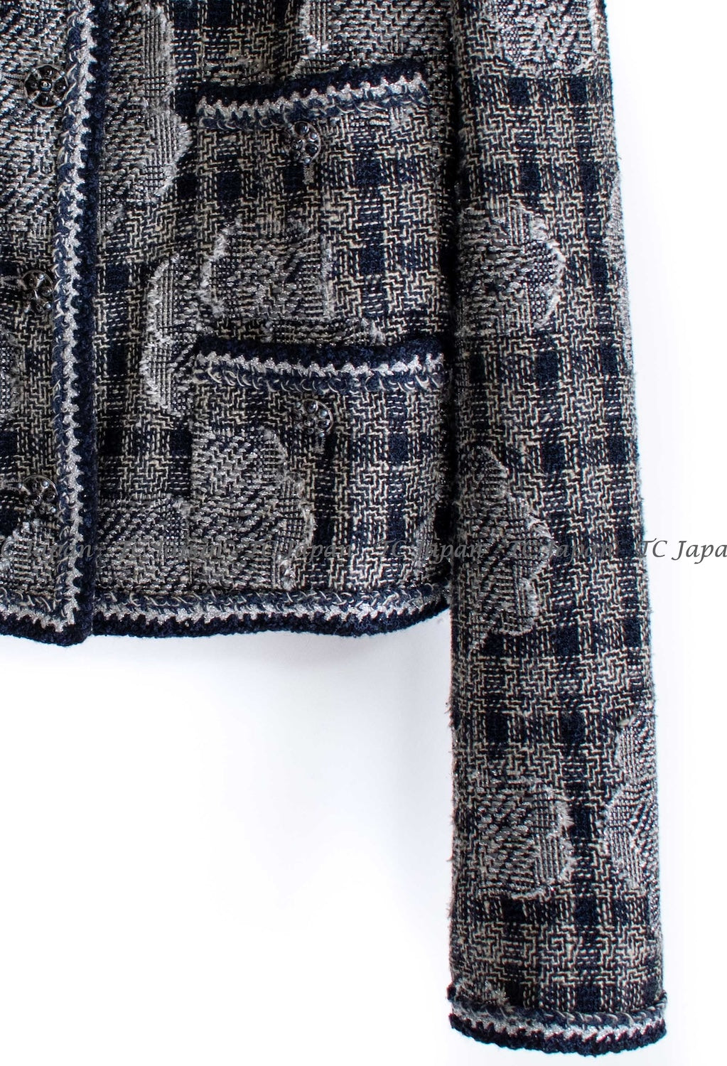 CHANEL 06PF Camellia Gray Navy Cotton Silk Gripoix Button Collarless Tweed Jacket 34 5