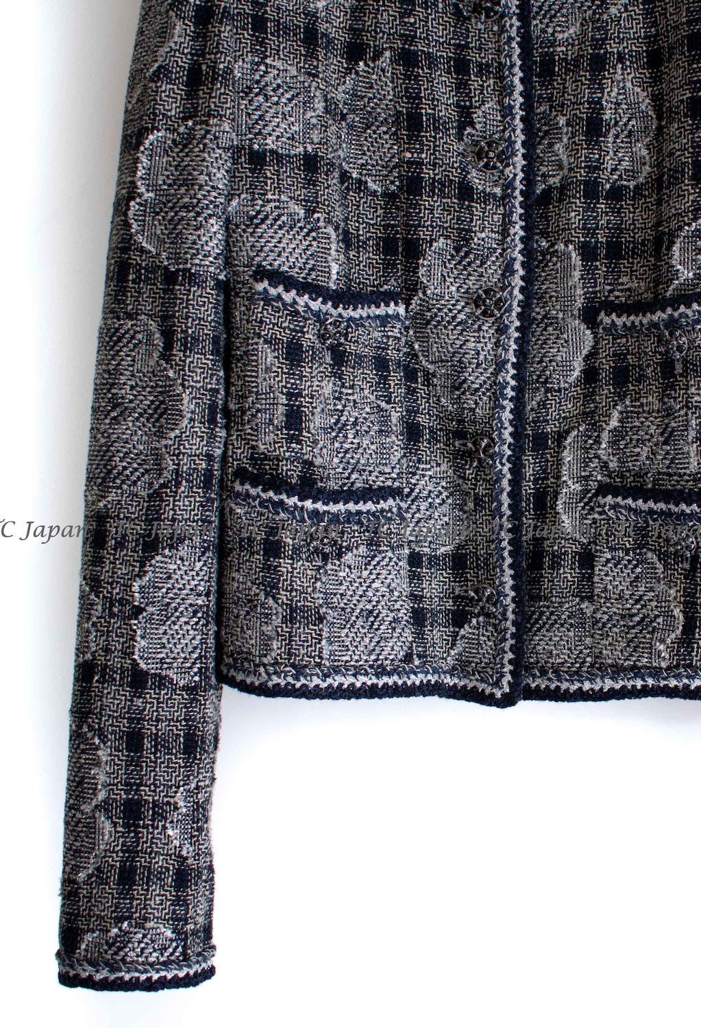 CHANEL 06PF Camellia Gray Navy Cotton Silk Gripoix Button Collarless Tweed Jacket 34 15