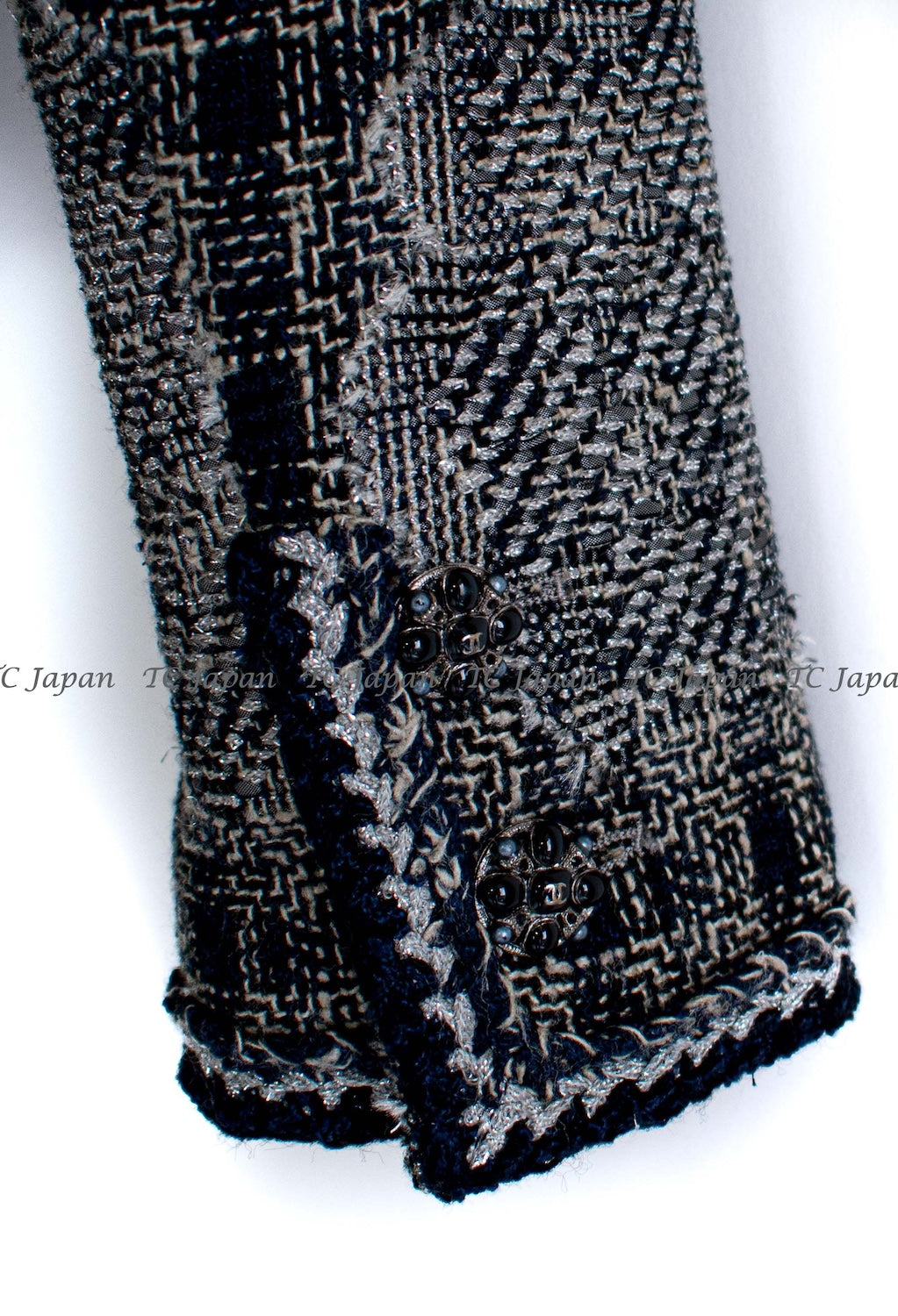 CHANEL 06PF Camellia Gray Navy Cotton Silk Gripoix Button Collarless Tweed Jacket 34 8