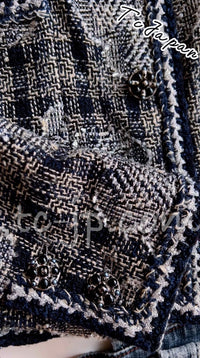 CHANEL 06PF Camellia Gray Navy Cotton Silk Gripoix Button Collarless Tweed Jacket 34 4