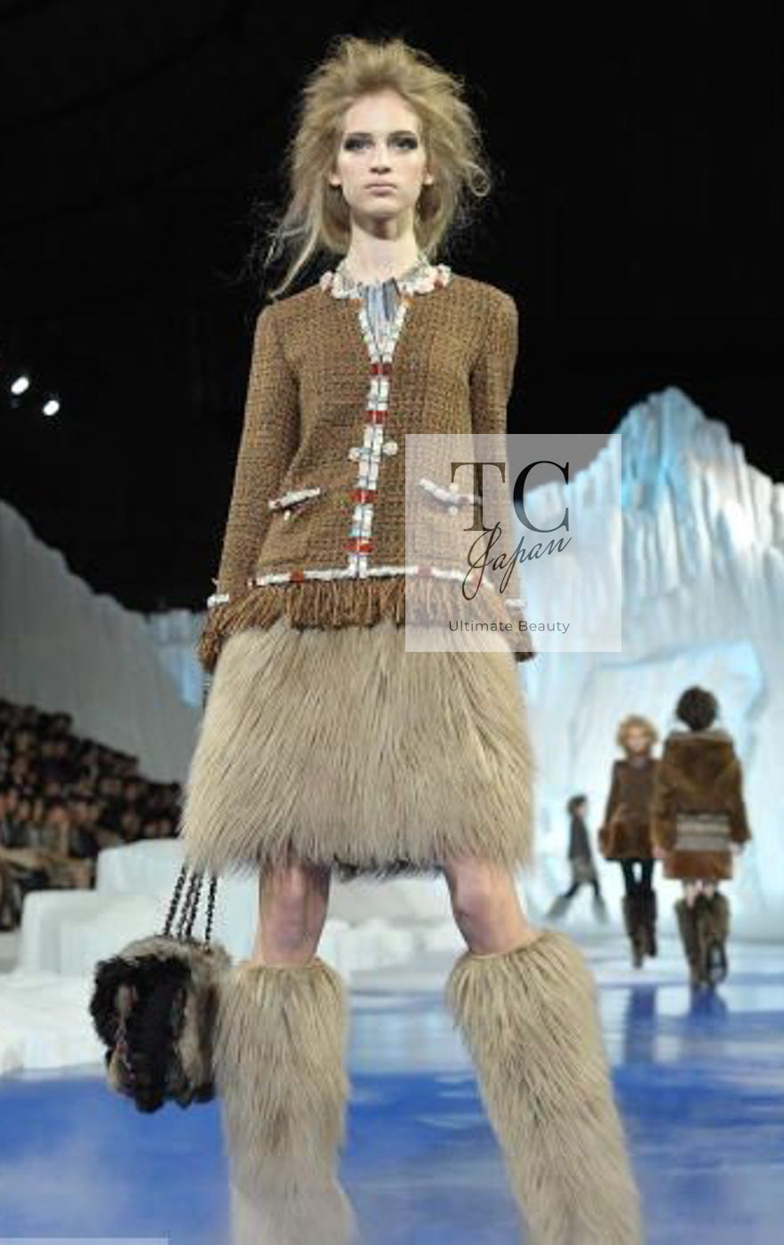 CHANEL 10A Beige Fringe Trimmed Goat Skin Tweed Jacket Skirt Suit 38 シャネル ベージュ フリンジ トリム ゴート スキン ツイード ジャケット スカート スーツ 即発 - TC JAPAN
