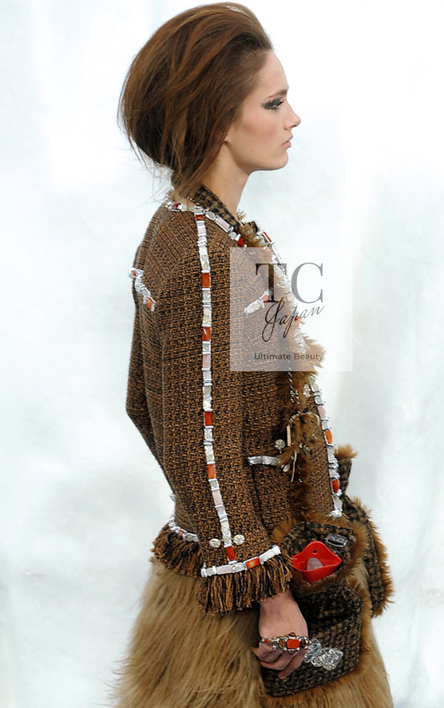CHANEL 10A Beige Fringe Trimmed Goat Skin Tweed Jacket Skirt Suit 38 シャネル ベージュ フリンジ トリム ゴート スキン ツイード ジャケット スカート スーツ 即発 - TC JAPAN