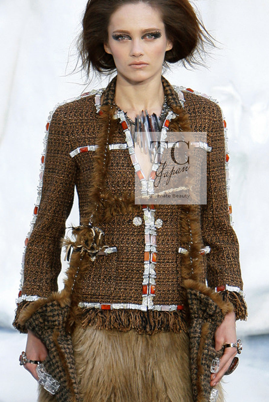 CHANEL 10A Beige Fringe Trimmed Goat Skin Tweed Jacket Skirt Suit 38 シャネル ベージュ フリンジ トリム ゴート スキン ツイード ジャケット スカート スーツ 即発 - TC JAPAN