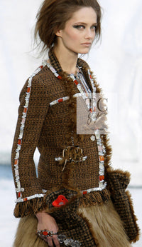 CHANEL 10A Beige Fringe Trimmed Goat Skin Tweed Jacket Skirt Suit 38 シャネル ベージュ フリンジ トリム ゴート スキン ツイード ジャケット スカート スーツ 即発 - TC JAPAN