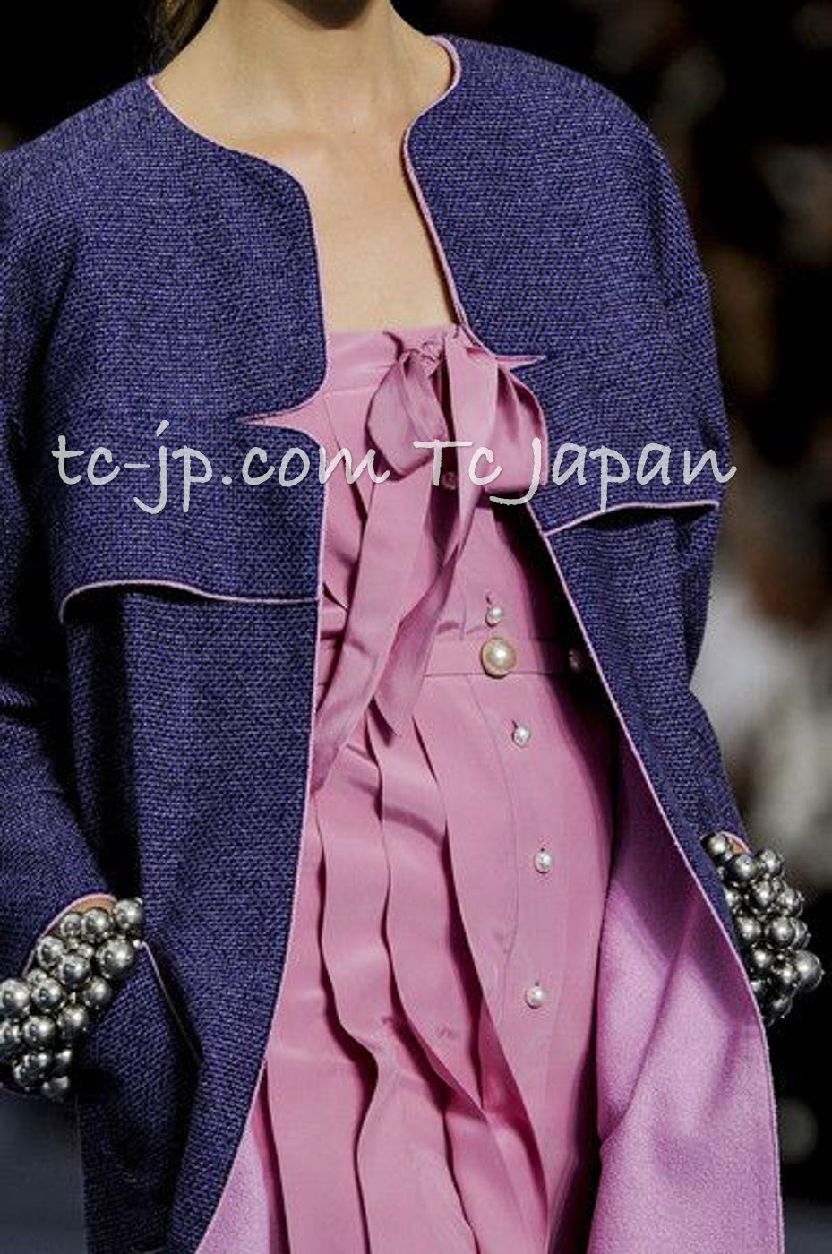 CHANEL 13S Indigo Navy Purple Pink Pearl Big CC Button Tweed Jacket Coat 38 シャネル インディゴ ネイビー パープル ピンク パール ビッグ CC ボタン ノーカラー ツイード ジャケット コート - TC JAPAN