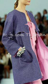 CHANEL 13S Indigo Navy Purple Pink Pearl Big CC Button Tweed Jacket Coat 38 シャネル インディゴ ネイビー パープル ピンク パール ビッグ CC ボタン ノーカラー ツイード ジャケット コート - TC JAPAN