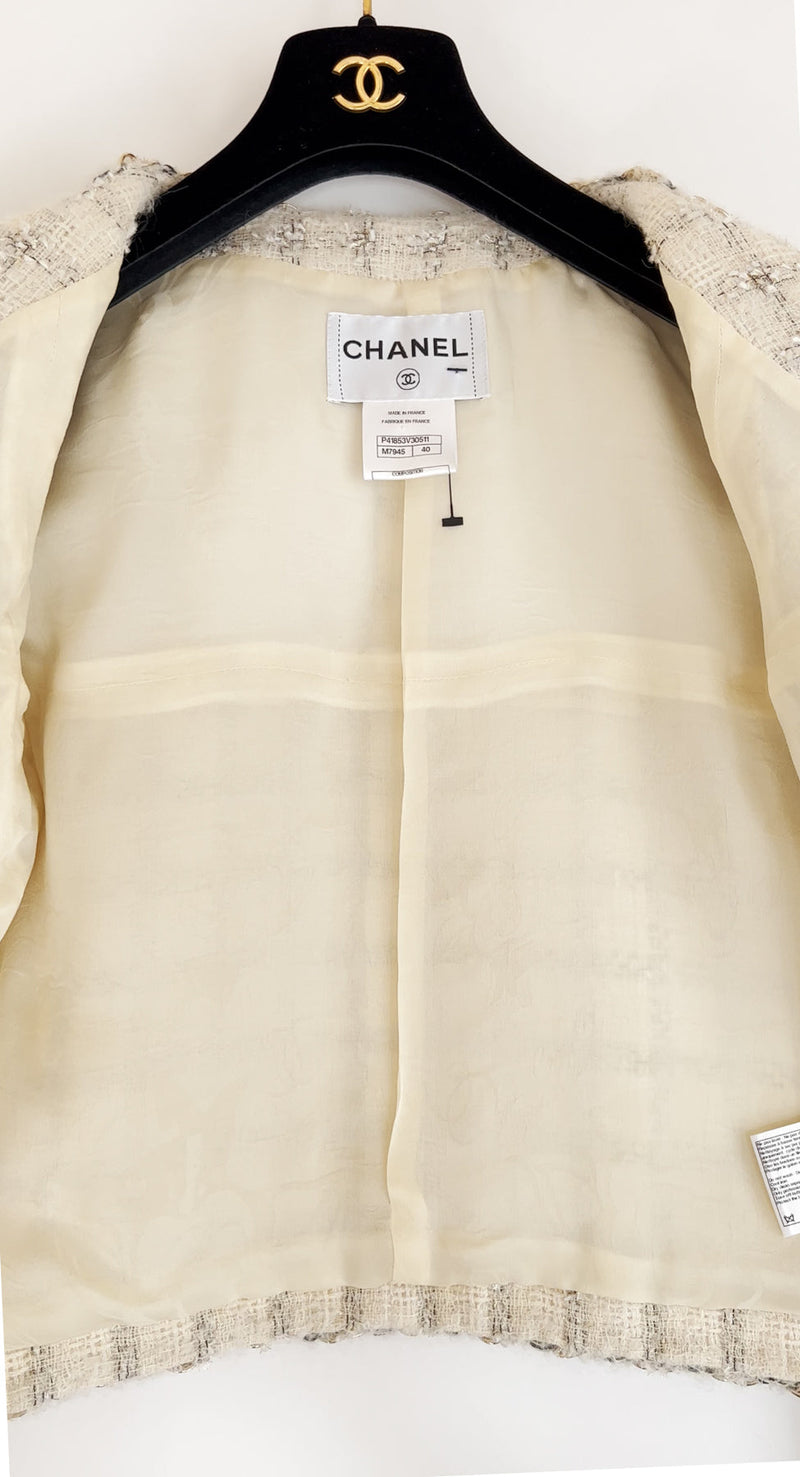 CHANEL 11A Ivory Creme Chain Braid Trimming Collarless Tweed Jacket 40 シャネル アイボリー クリーム チェーン ブレイド トリム ノーカラー ツイード ジャケット 即発