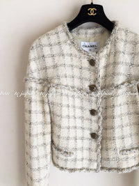 CHANEL 11A Ivory Creme Chain Braid Trimming Collarless Tweed Jacket 40 シャネル アイボリー クリーム チェーン ブレイド トリム ノーカラー ツイード ジャケット 即発