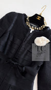 CHANEL 06A Black Wool Silk Ribbon Collarless Jacket Audrey Hepburn 38 シャネル ブラック ウール シルク リボン ノーカラー ジャケット オードリー ヘップバーン 即発