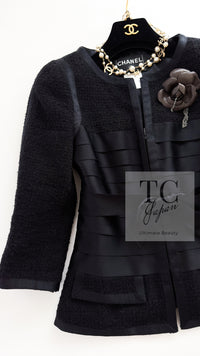 CHANEL 06A Black Wool Silk Ribbon Collarless Jacket Audrey Hepburn 38 シャネル ブラック ウール シルク リボン ノーカラー ジャケット オードリー ヘップバーン 即発
