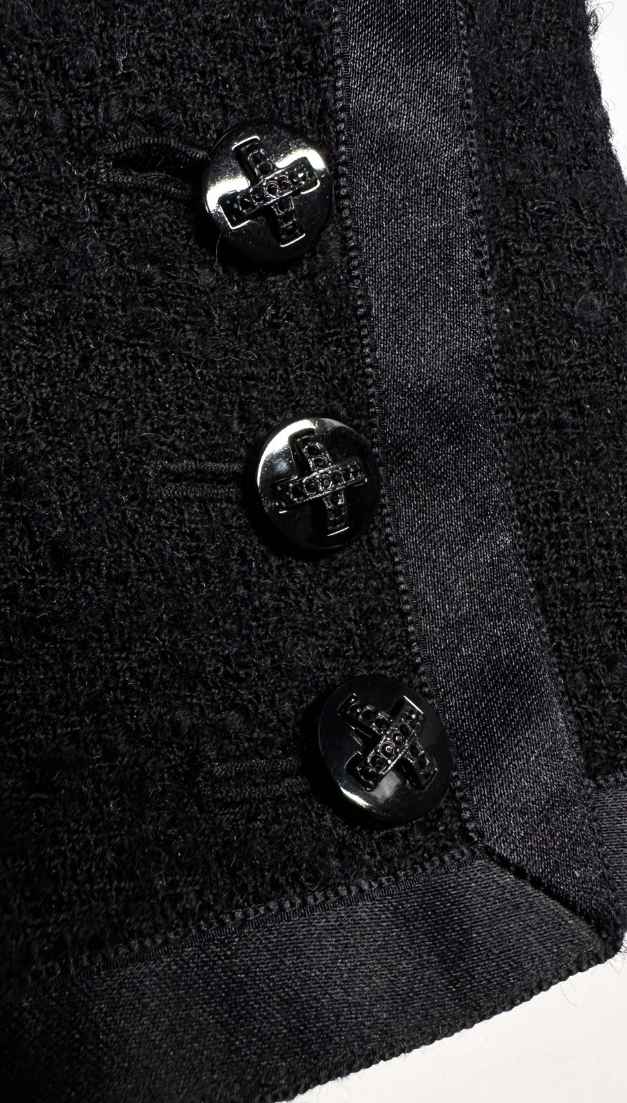 CHANEL 06A Black Wool Silk Ribbon Collarless Jacket Audrey Hepburn 38 シャネル ブラック ウール シルク リボン ノーカラー ジャケット オードリー ヘップバーン 即発