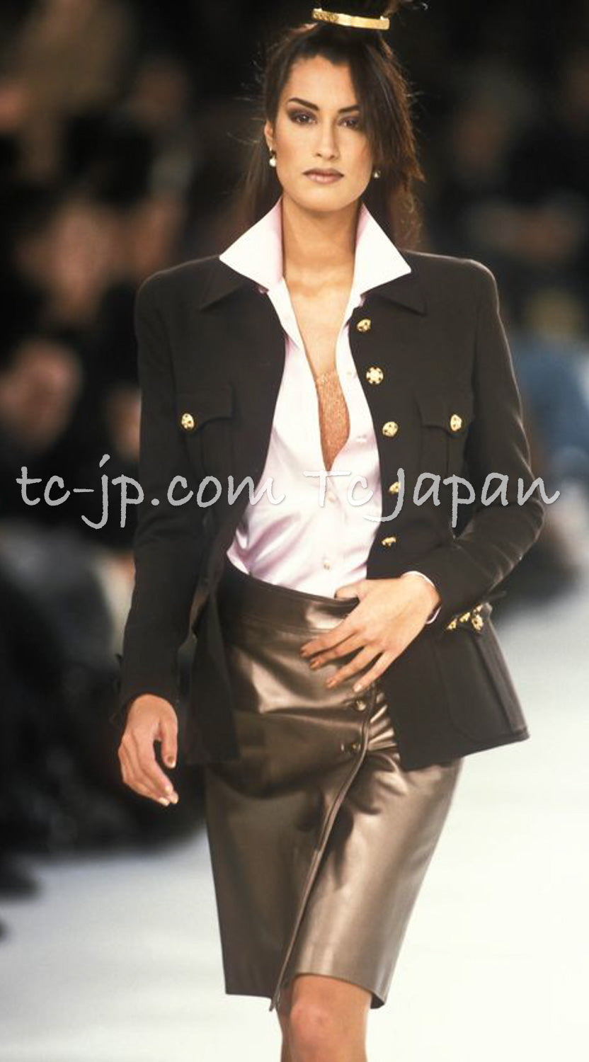 CHANEL 96A Vintage Black Wool 100 Gold CC Logo Buttons Jacket 38 シャネル ヴィンテージ ブラック ウール100% ゴールド CCボタン ジャケット 即発