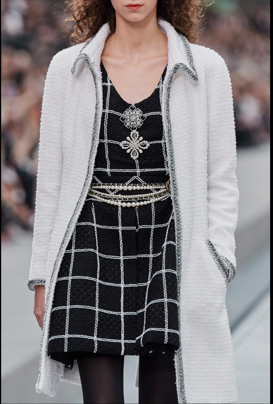 CHANEL 20S White Wool Cotton Braid Trim Beaded Tweed Jacket Coat 34 シャネル ジニー着 ホワイト ウール コットン ブレード トリム ビーズ ツイード ジャケット コート 即発
