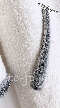 CHANEL 20S White Wool Cotton Braid Trim Beaded Tweed Jacket Coat 34 シャネル ジニー着 ホワイト ウール コットン ブレード トリム ビーズ ツイード ジャケット コート 即発