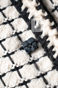 CHANEL 00A Ivory Beige Black Check Wool Alpaca Mohair Tweed Coat 38 5