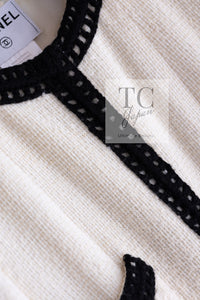 CHANEL 00A Ivory Black Trim Tweed Dress Coat with Belt 34 15