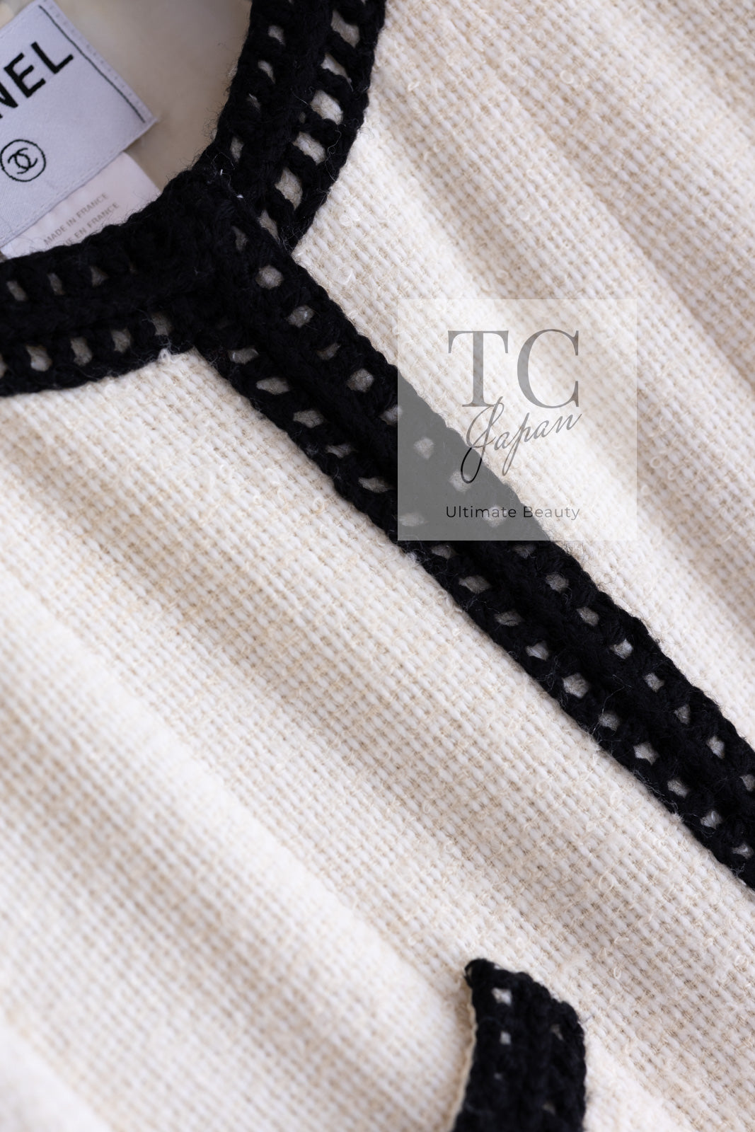 CHANEL 00A Ivory Black Trim Tweed Dress Coat with Belt 34 15