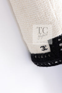 CHANEL 00A Ivory Black Trim Tweed Dress Coat with Belt 34 16