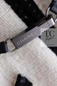 CHANEL 00A Ivory Black Trim Tweed Dress Coat with Belt 34 9