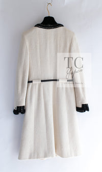 CHANEL 00A Ivory Black Trim Tweed Dress Coat with Belt 34 10
