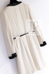 CHANEL 00A Ivory Black Trim Tweed Dress Coat with Belt 34 17
