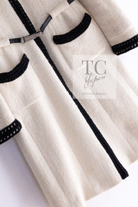 CHANEL 00A Ivory Black Trim Tweed Dress Coat with Belt 34 6