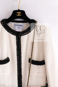 CHANEL 00A Ivory Black Trim Tweed Dress Coat with Belt 34 19