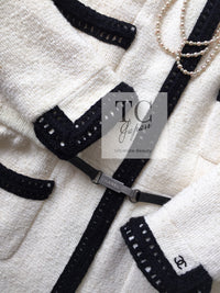 CHANEL 00A Ivory Black Trim Tweed Dress Coat with Belt 44 シャネル アイボリー ブラック トリム ワンピース コート ベルト付 即発 - TC JAPAN