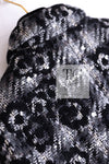 CHANEL 05A Black Gray Camellia CC Button Wool Tweed Coat 40 シャネル ブラック グレー カメリア柄 CC ボタン ウール ツイード コート 即発