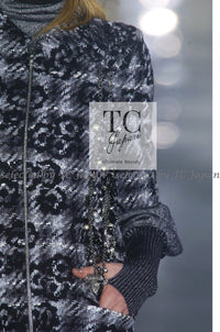 CHANEL 05A Black Gray Camellia CC Button Wool Tweed Coat 38 40 シャネル ブラック グレー カメリア柄 CC ボタン ウール ツイード コート 即発