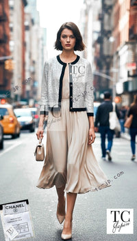 CHANEL 08S White Black CC Logo Sequins Cashmere Cardigan 38 シャネル ホワイト ブラック CC ロゴ スパンコール カシミア カーディガン 即発