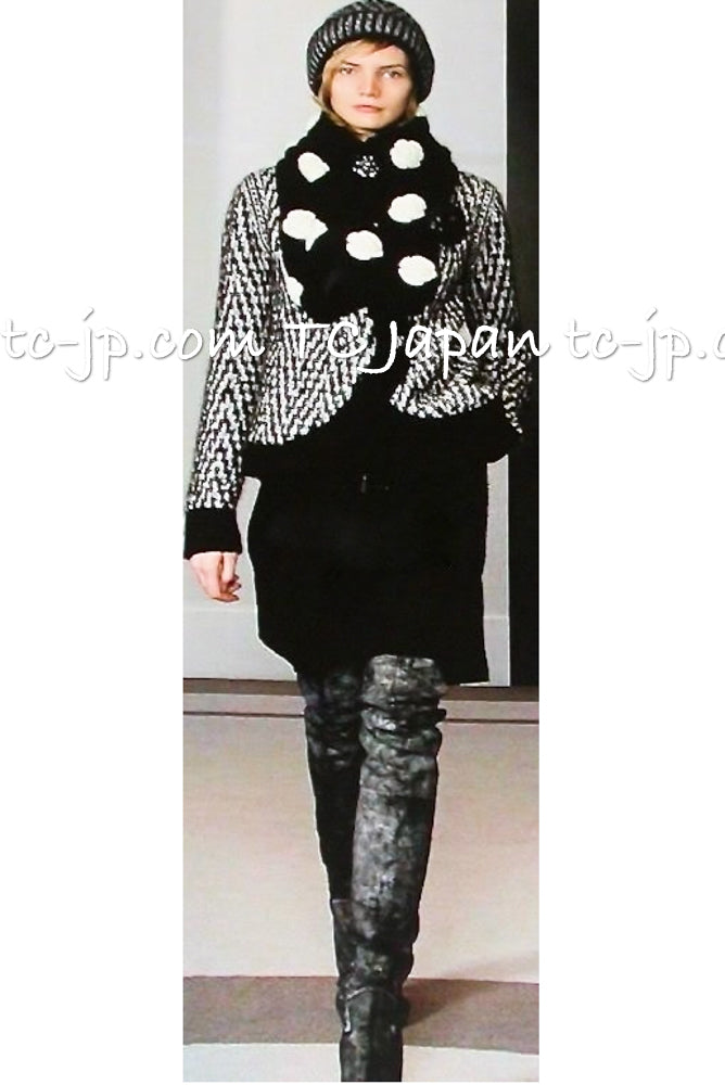 CHANEL 10A Black Ivory Wool Mohair Alpaca Knit Cardigan 34 シャネル ブラック アイボリー モヘア アルパカ ウール カーディガン 即発 - TC JAPAN