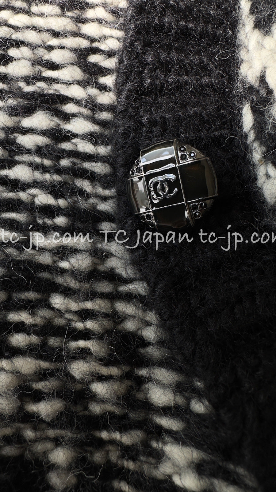 CHANEL 10A Black Ivory Wool Mohair Alpaca Knit Cardigan 34 シャネル ブラック アイボリー モヘア アルパカ ウール カーディガン 即発 - TC JAPAN